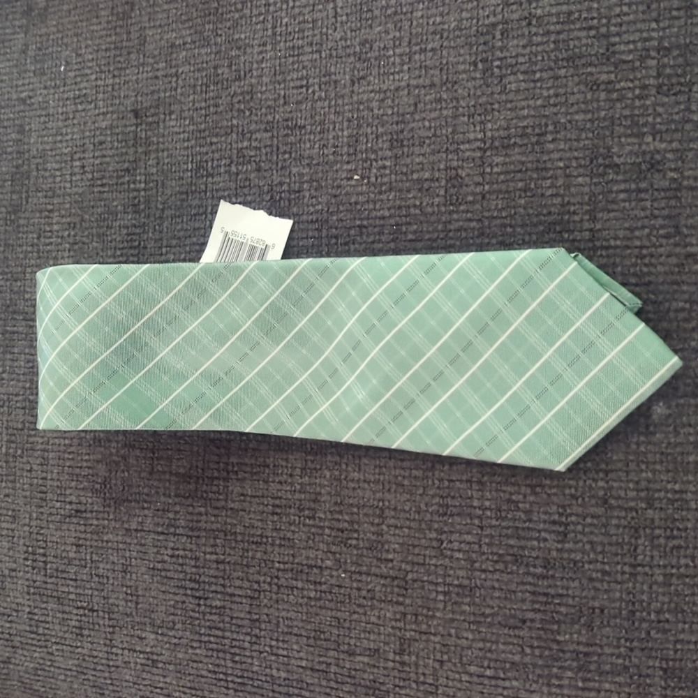 NWT Calvin Klein Glacial Plaid Tie